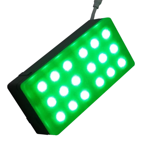 На фото тротуарная плитка светящаяся 100x200 с зеленой подсветкой