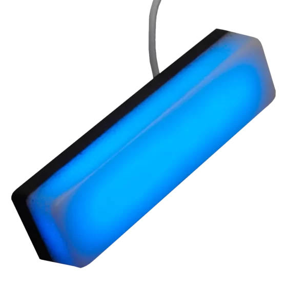 На фото плитка со светодиодной подсветкой 100x400 синяя