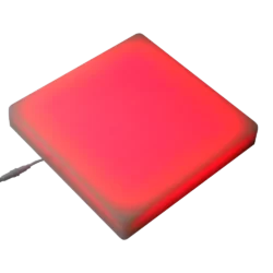 На фото светодиодная тротуарная плитка 400х400 цвет красный